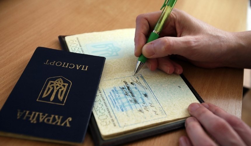 Менять прописку онлайн можно будет и с паспортом-книжкой