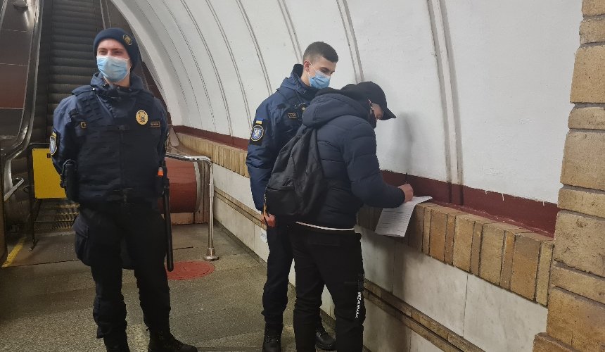 В общественном транспорте Киева поймали 54 нарушителя карантина
