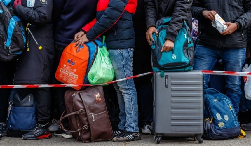 Українські біженці можуть повернутися в країни ЄС на зиму, — голова МВС Чехії