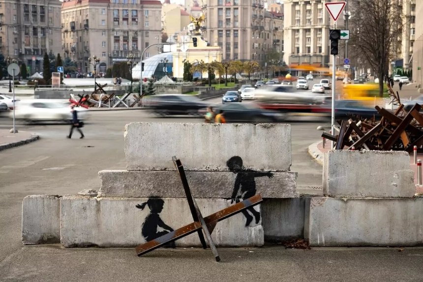 Бенксі підтвердив створення семи графіті в Україні.