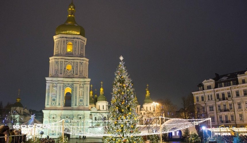 Чи будуть встановлювати новорічну ялинку у Києві: відповідь КМДА