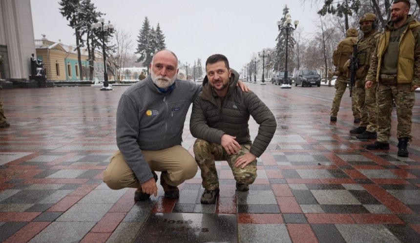 На Алеї сміливості у Києві встановили табличку Хосе Андресу