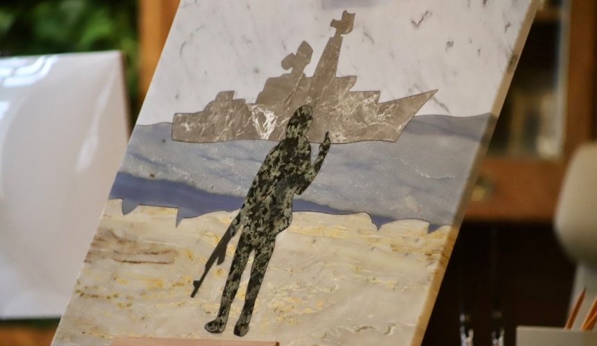 Кам’яну картину "русский воєнний корабель…" продадуть на аукціоні в Чикаґо