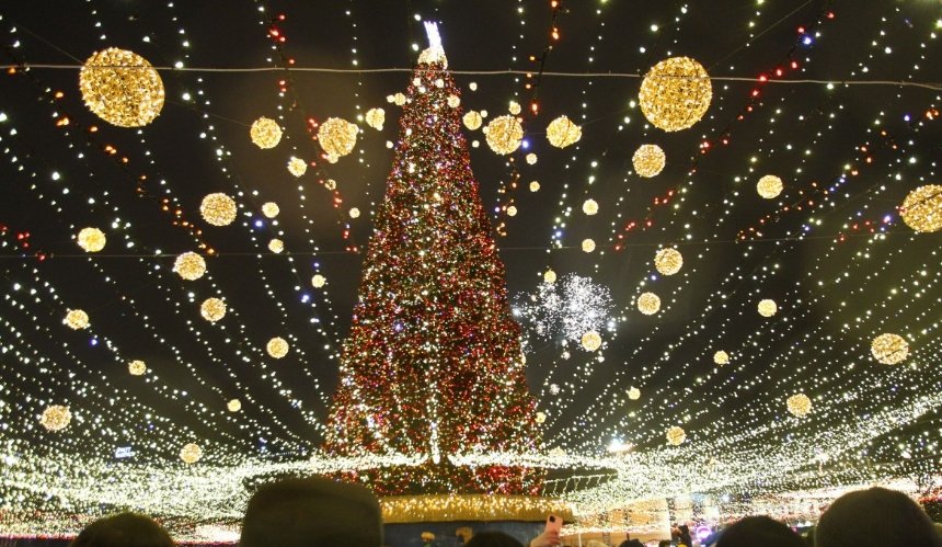 У Києві відмовились від ілюмінації на головній новорічній ялинці