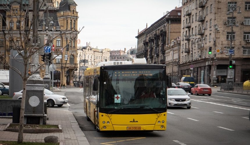4 та 5 листопада у Києві низка автобусів та тролейбусів змінять маршрути