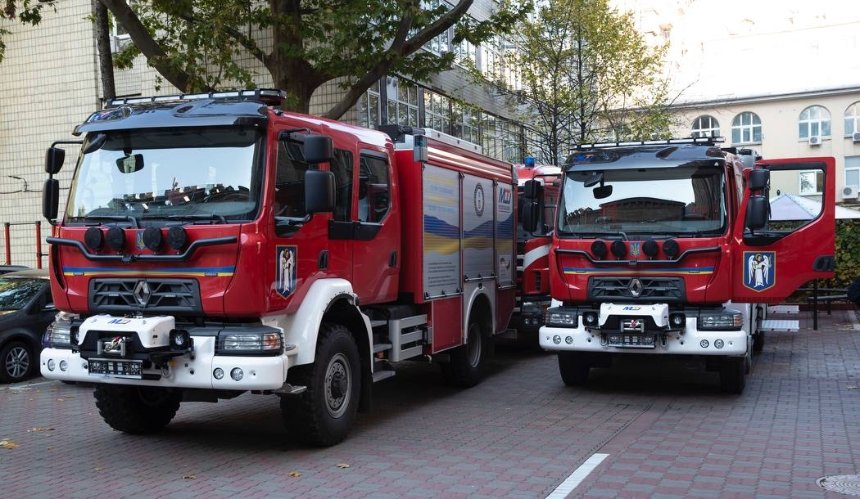 Лейпциг передав Києву три нові пожежні машини: фото