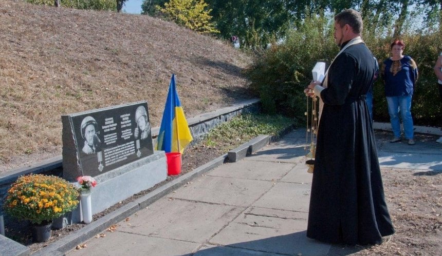 В Києві встановили пам’ятні меморіали льотчикам, що захищали столицю
