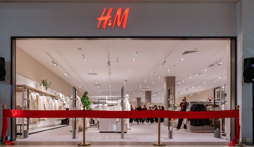 H&M відновлює роботу магазинів