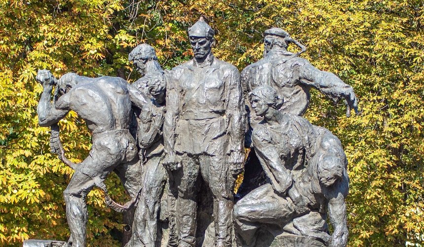 На Дарниці замість радянського пам’ятника встановлять монумент Героям російсько-української війни