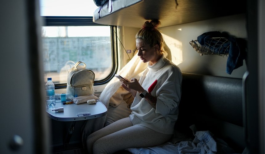 Сьогодні вісім поїздів Укрзалізниці виходять в рейси з жіночими купе: перелік