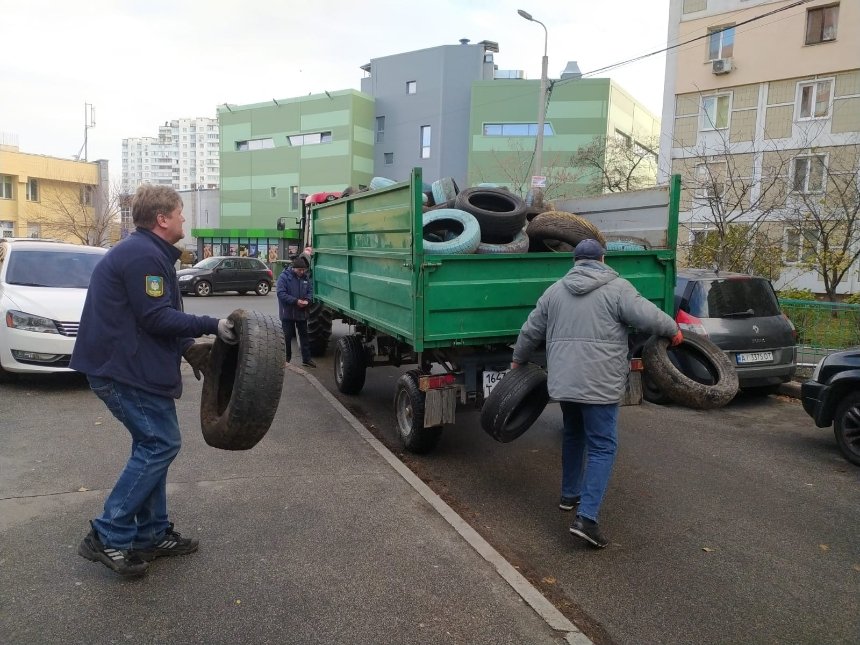 Очищення вулиць від вживаних автомобільних шин