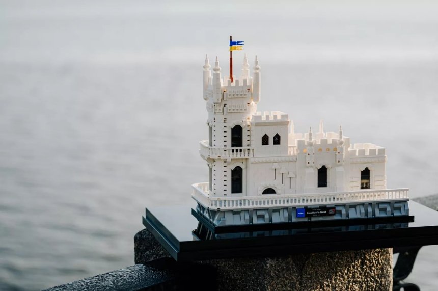 LEGO Creators створили благодійні конструктори у вигляді Батьківщини-матері, Ластівчиного гнізда та водонапірної вежі
