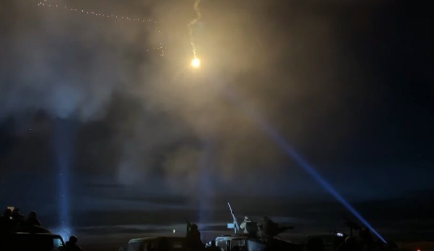 У небі над Києвом знищили близько десятка дронів: наслідки нічної атаки