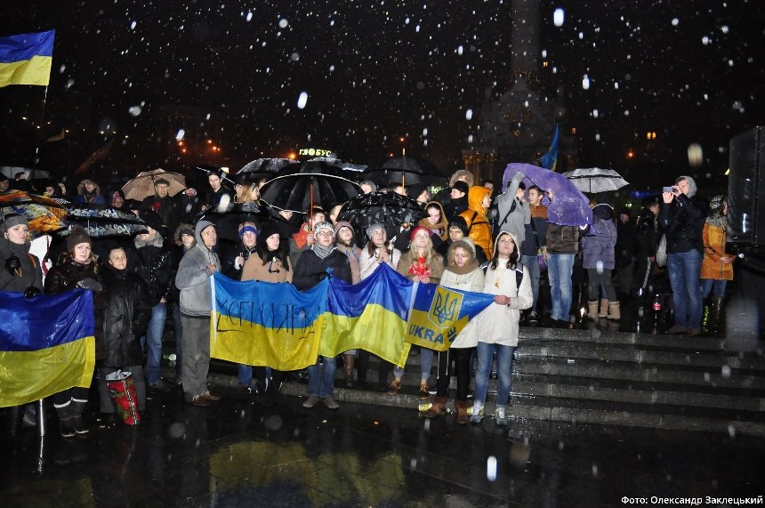 Революція гідності: Кияни, які вийшли на Майдан Незалежності ввечері 21 листопада