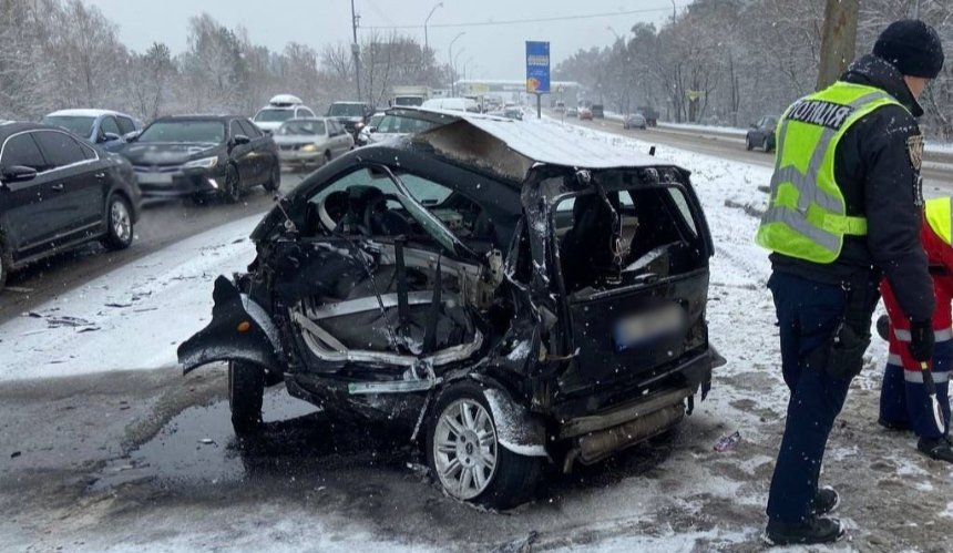 Снігопад в Києві: скільки аварій сталося сьогодні внаслідок негоди