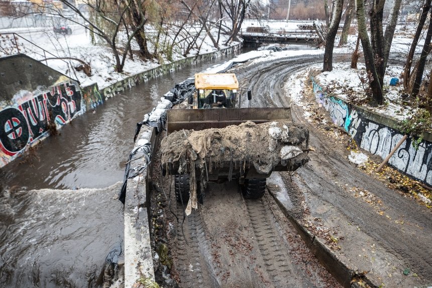 Розчистка русла річки Либідь біля вул. Саперно-Слобідської