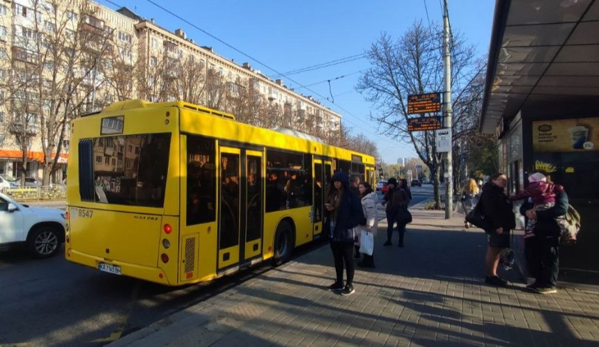 Які автобуси та тролейбуси Києва змінять маршрут 9 та 10 листопада 2024 року