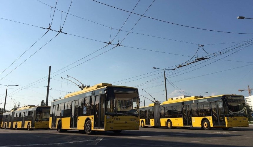 Цього тижня у Києві змінять свої маршрути автобуси № 7 та тролейбуси № 44: які тимчасові схеми руху