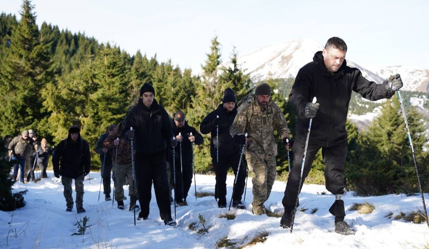 Ветерани з Київщини піднялися на Говерлу: деталі