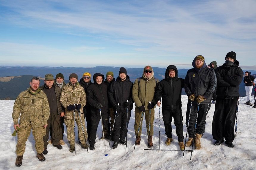 Ветерани з Київщини піднялися на Говерлу Ветерани з Київщини піднялися на Говерлу