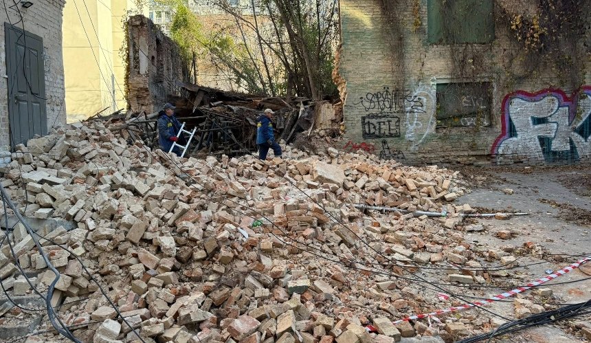На вулиці Гончара розбирають флігель садиби Біляшівських: фото