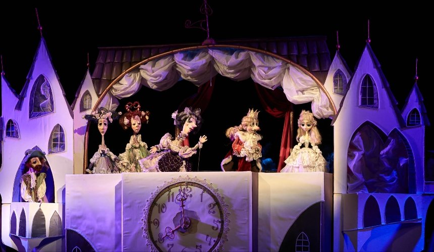 Шоу "Потяг у дива", мюзикл "Чарівник Країни ОЗ", вистава "Білосніжка", виставка котів: куди піти з дітьми у Києві в листопаді