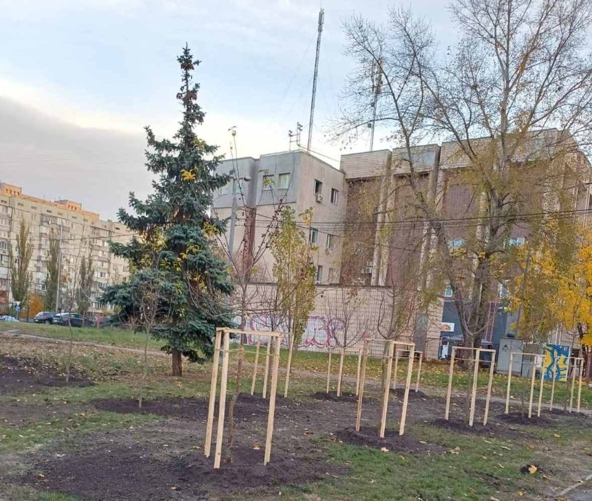 У парку "Деснянський" провели осіннє озеленення