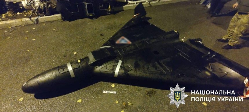 Київська поліція вилучила "шахед", який перевозили на даху автомобіля: фото