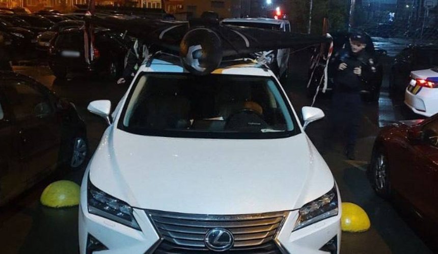 Київська поліція вилучила "шахед", який перевозили на даху автомобіля: фото