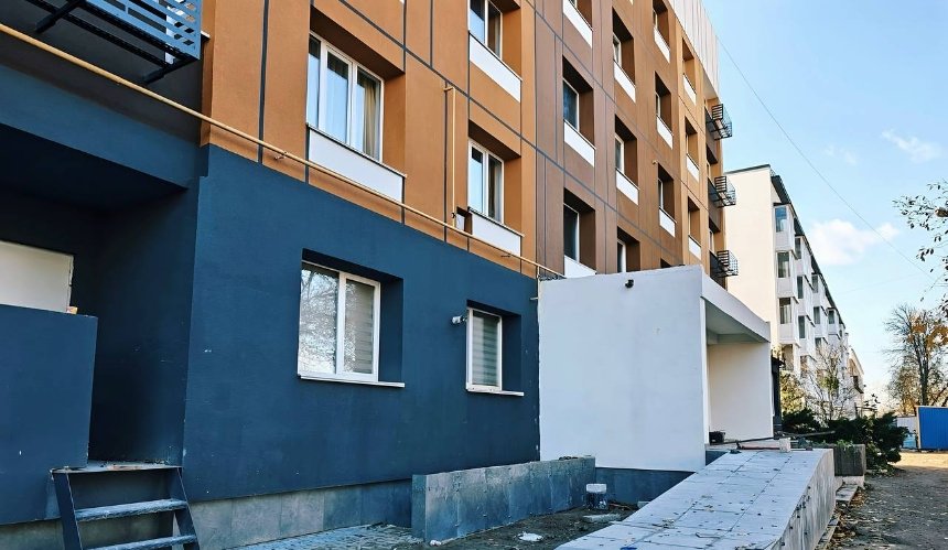 У Бородянці триває ремонт будинку, зруйнованого у 2022 році: як він зараз виглядає