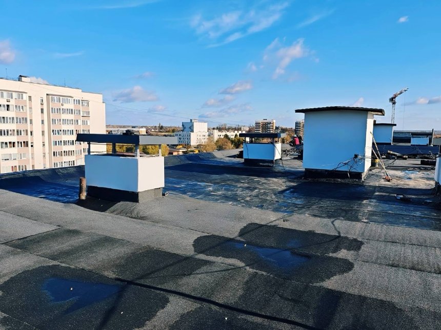 У Бородянці триває ремонт п’ятиповерхівки, зруйнованої у 2022 році