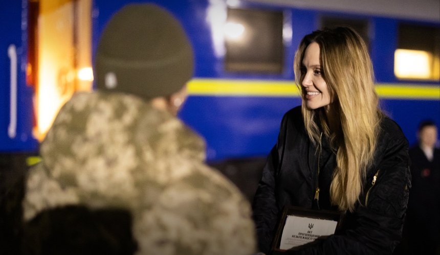 Анджеліна Джолі розповіла про візити до Херсона та Миколаєва: що її вразило