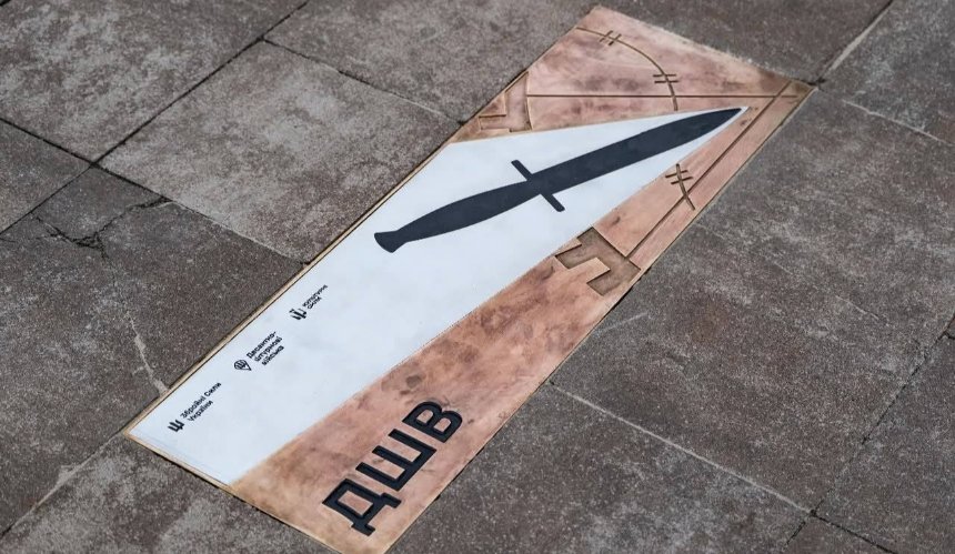 У Києві відкрили пам’ятний знак Десантно-штурмовим військам ЗСУ: фото