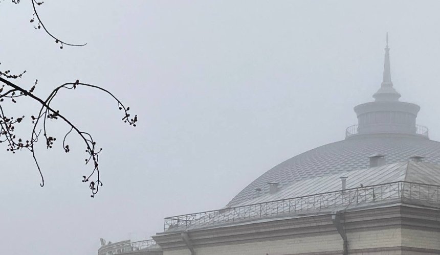У Києві оголосили жовтий рівень небезпеки через густий туман: поради водіям