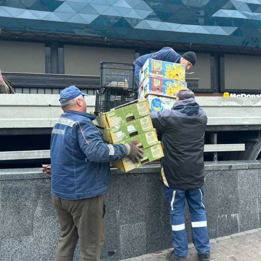 У Києві триває боротьба зі стихійною торгівлею у підземних переходах: фото
