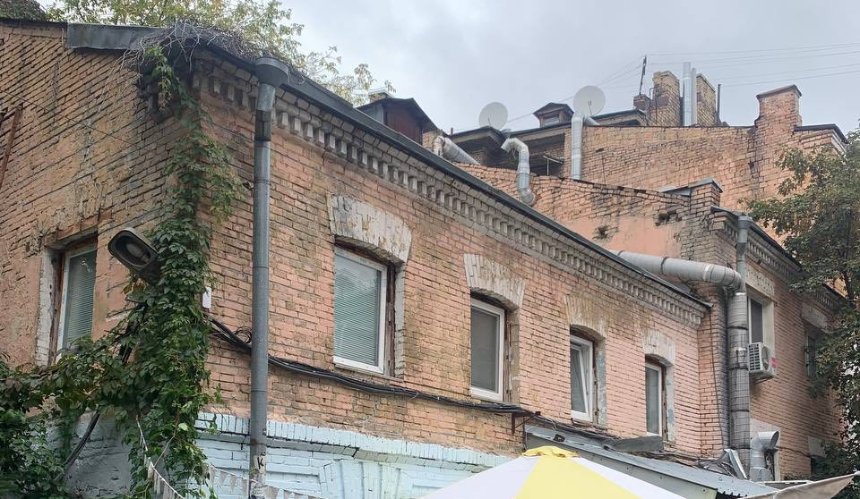 З’явилася петиція за надбудову флігеля найстарішої будівлі на Рейтарській: деталі