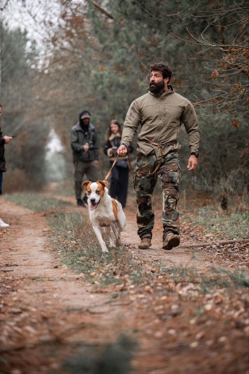 Даніель Салем вигулює вихованця притулку Даніель Салем вигулює вихованця притулку