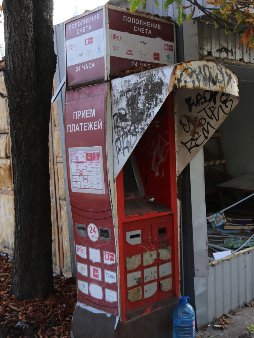 Під час демонтажу у Києві виявили платіжний термінал "з минулої епохи" Під час демонтажу у Києві виявили платіжний термінал "з минулої епохи"