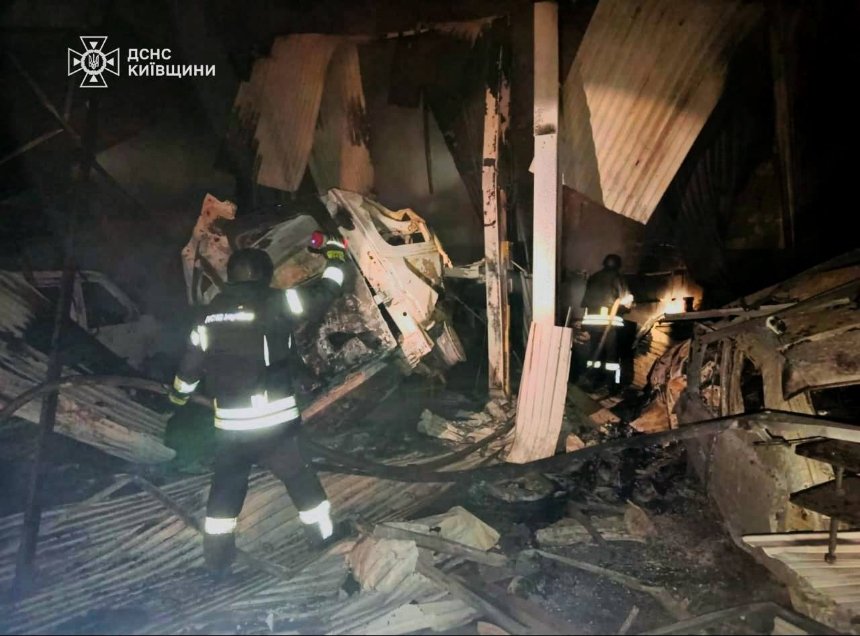 Фото: ДСНС Київщини Що відомо про наслідки нічного ракетно-дронового обстрілу Київщини: фото та подробиці