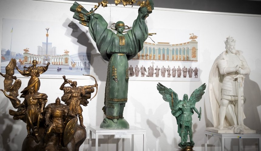 У галереї "Лавра" презентували 200 робіт від автора Монумента Незалежності: фото