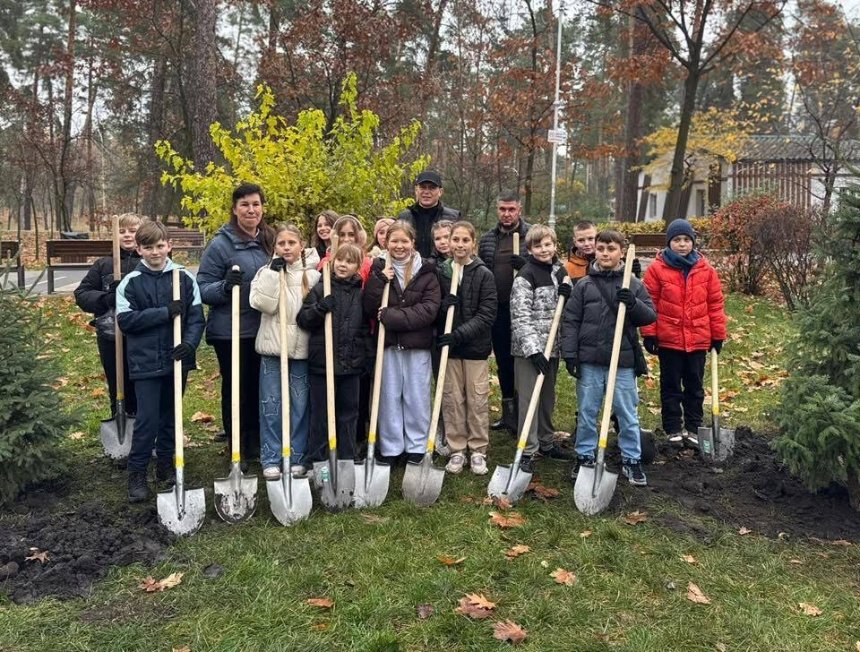 У парку Партизанської слави висадили 50 хвойних дерев У парку Партизанської слави висадили 50 хвойних дерев