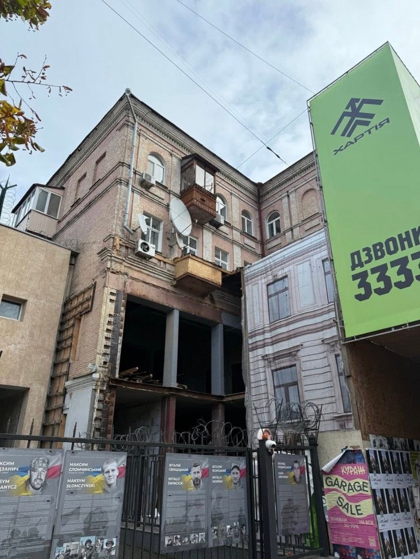 Будівництво на пам'ятці архітектури у центрі Києва призупинили Будівництво на пам'ятці архітектури у центрі Києва призупинили