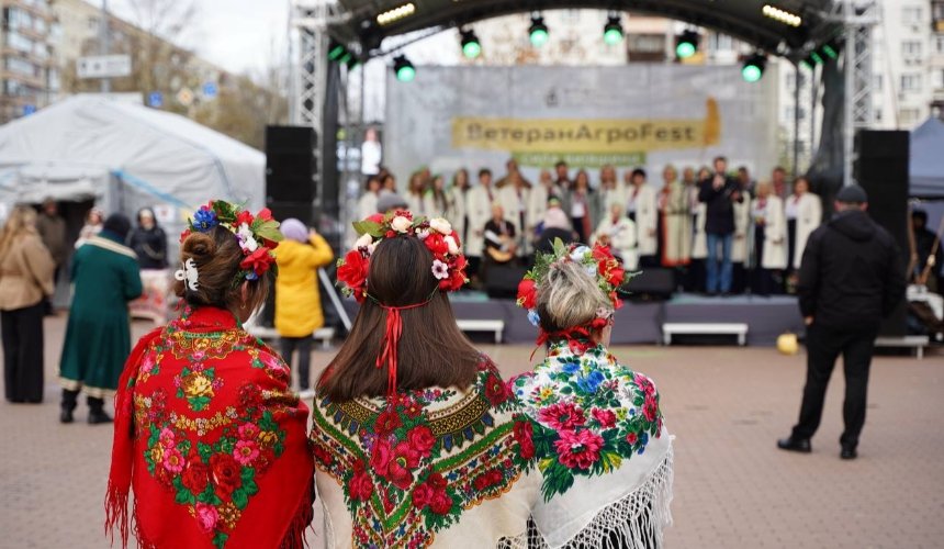 Біля метро "Печерська" проходить ВетеранАгроFest: що там є