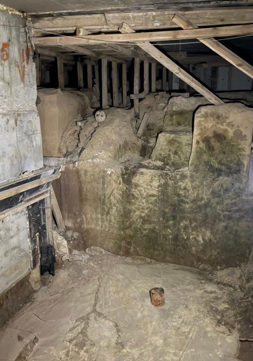 Будівництво на пам'ятці архітектури у центрі Києва призупинили Будівництво на пам'ятці архітектури у центрі Києва призупинили