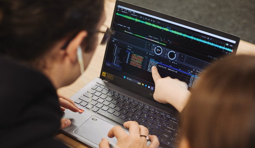 Як влаштувати арттерапію вдома швидко і легко завдяки диджейським вправам?