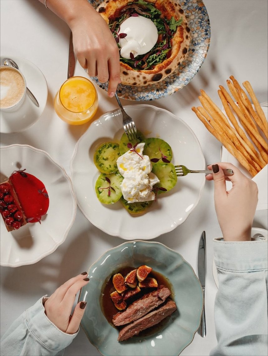 Добірка найкращих закладів Києва з живою музикою: адреси, меню та ціни