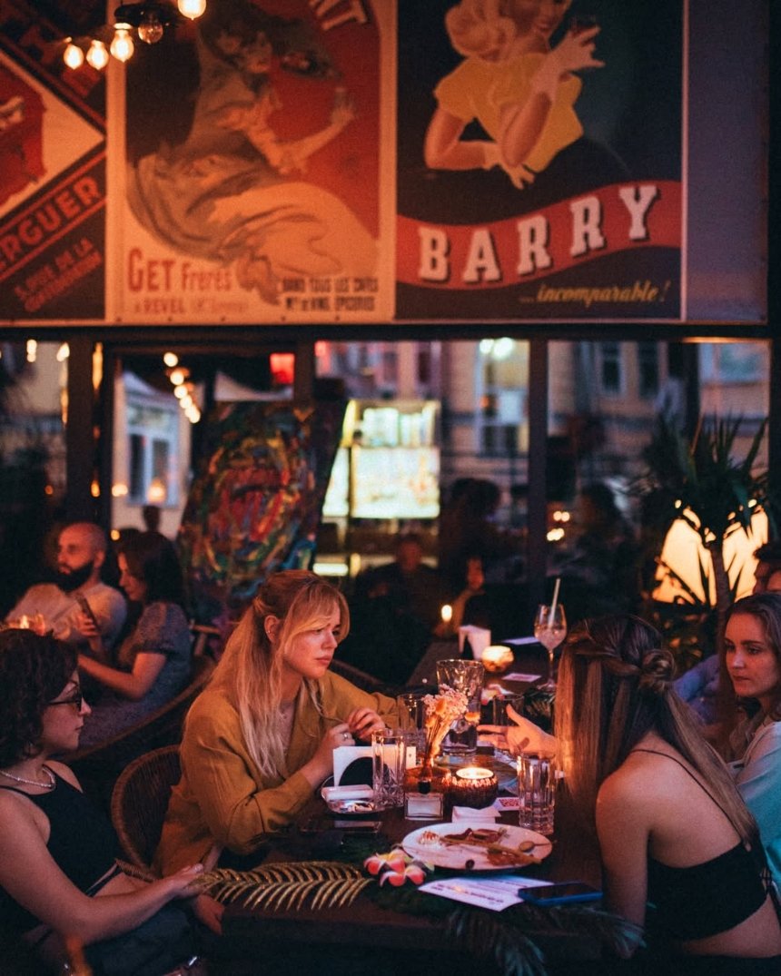 Добірка найкращих закладів Києва з живою музикою: адреси, меню та ціни