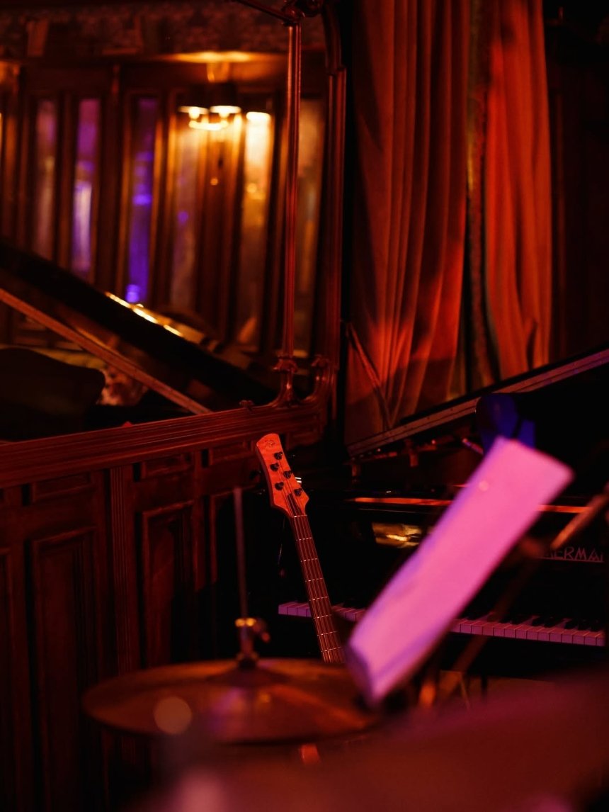 Добірка найкращих закладів Києва з живою музикою: адреси, меню та ціни