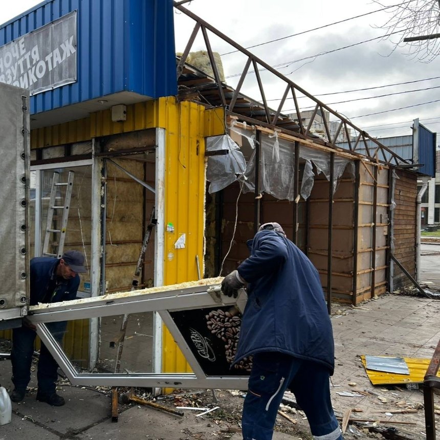 У Подільському районі за тиждень демонтували 73 незаконні споруди