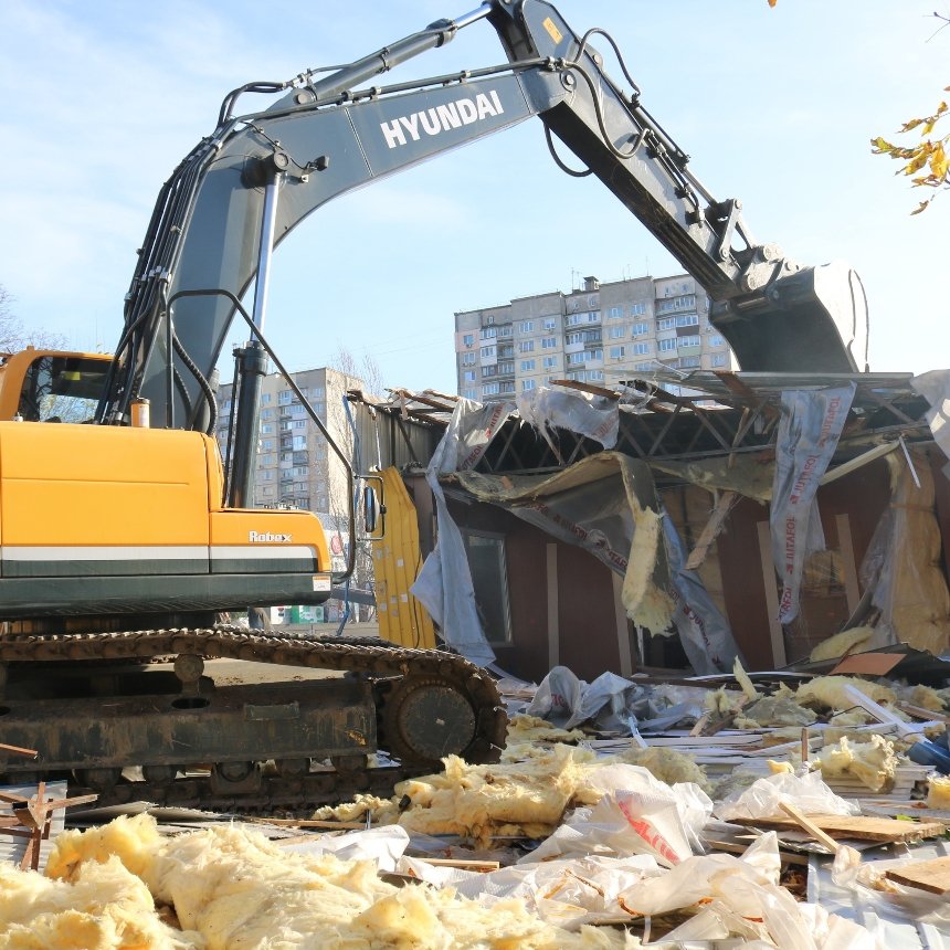 У Подільському районі за тиждень демонтували 73 незаконні споруди